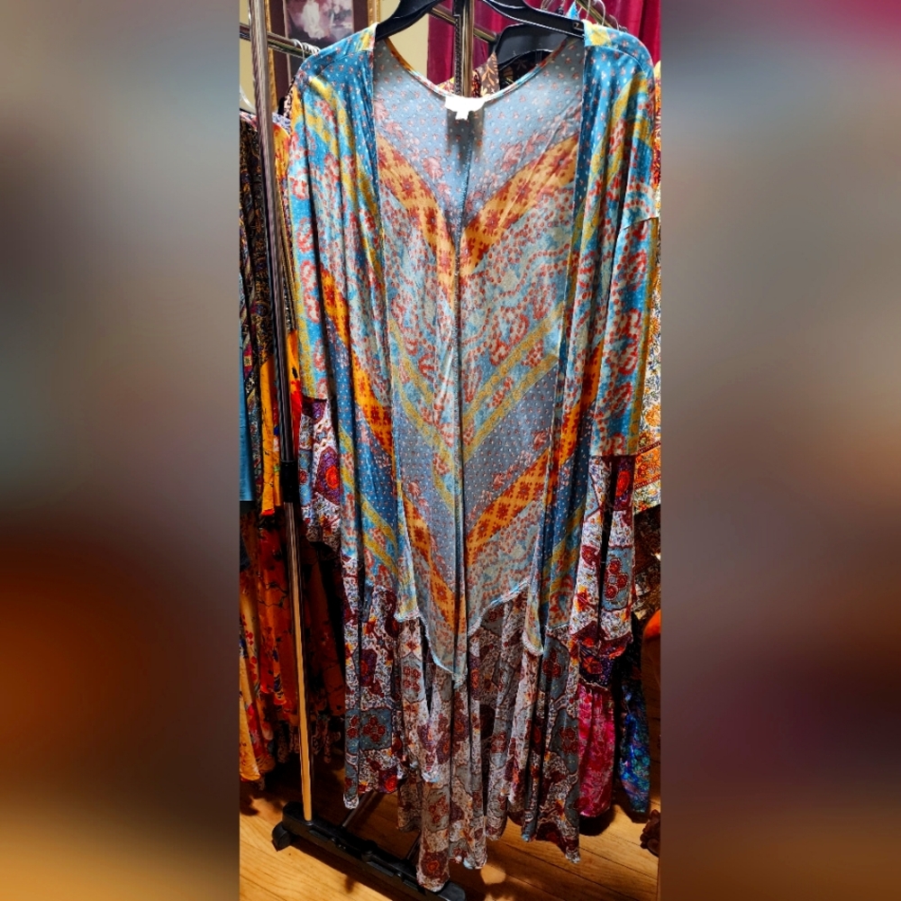 UMGEE size M Long kimono jacket. Multi color. Like new.
